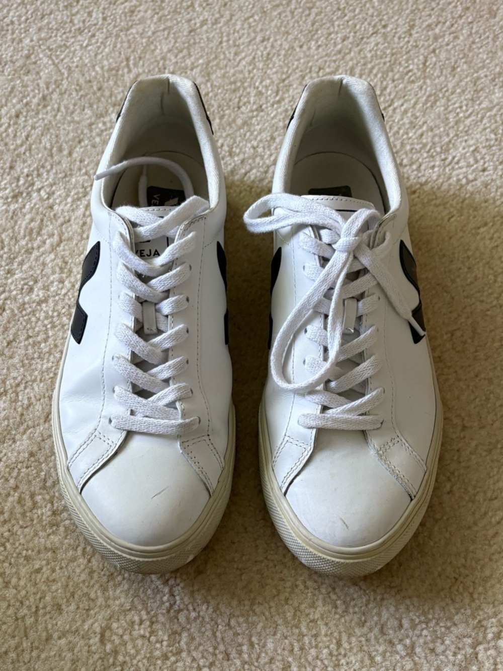 Veja Women’s Esplar Rubber-Trimmed Leather Sneakers. Size 9. - Picture 4 of 11